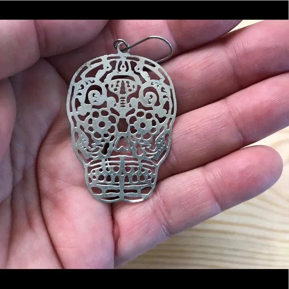 Halloween skulls Day of dead silver earrings pair - Picture 4 of 5